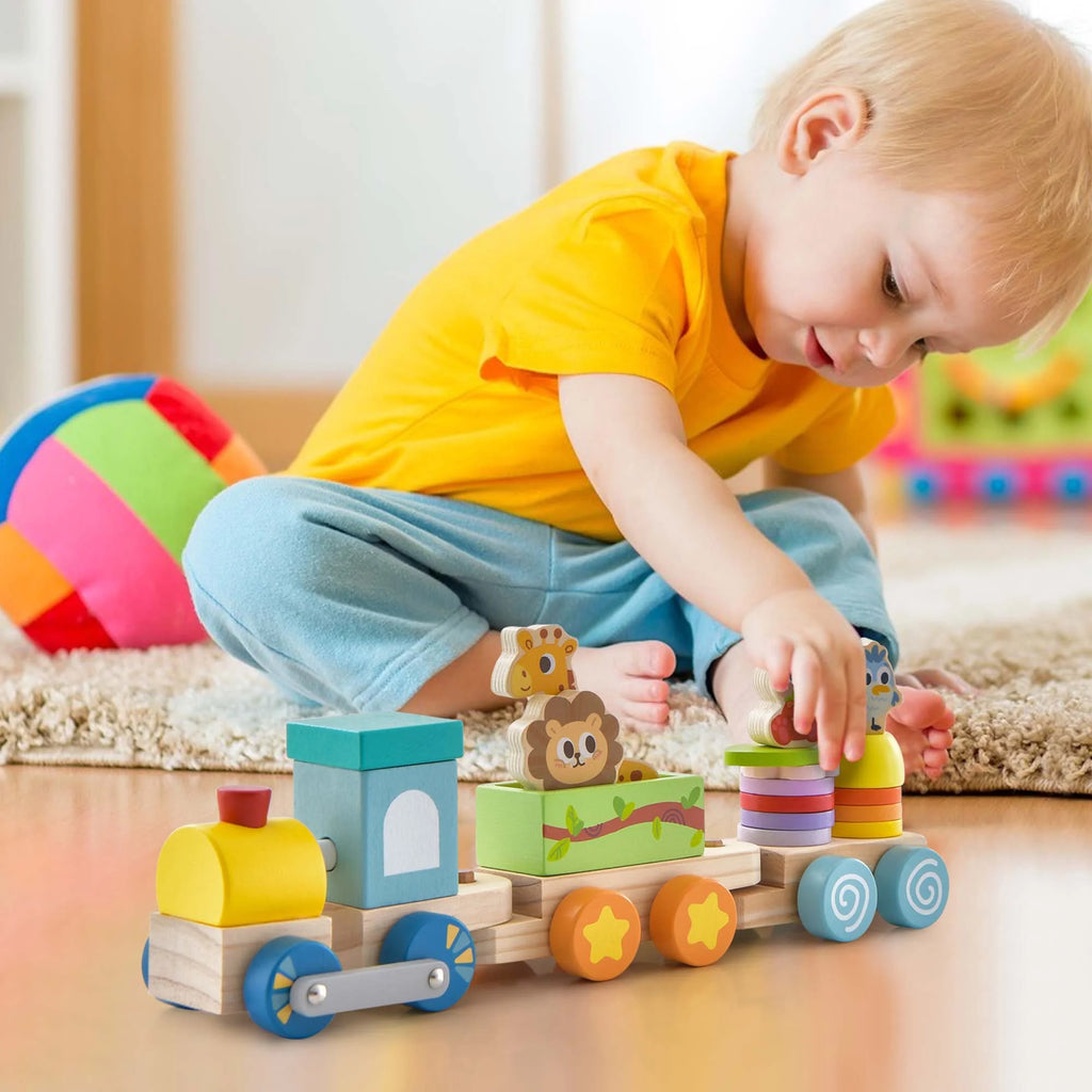 Wooden Stackable Train Set with Animal Toys & Locomotive O808011