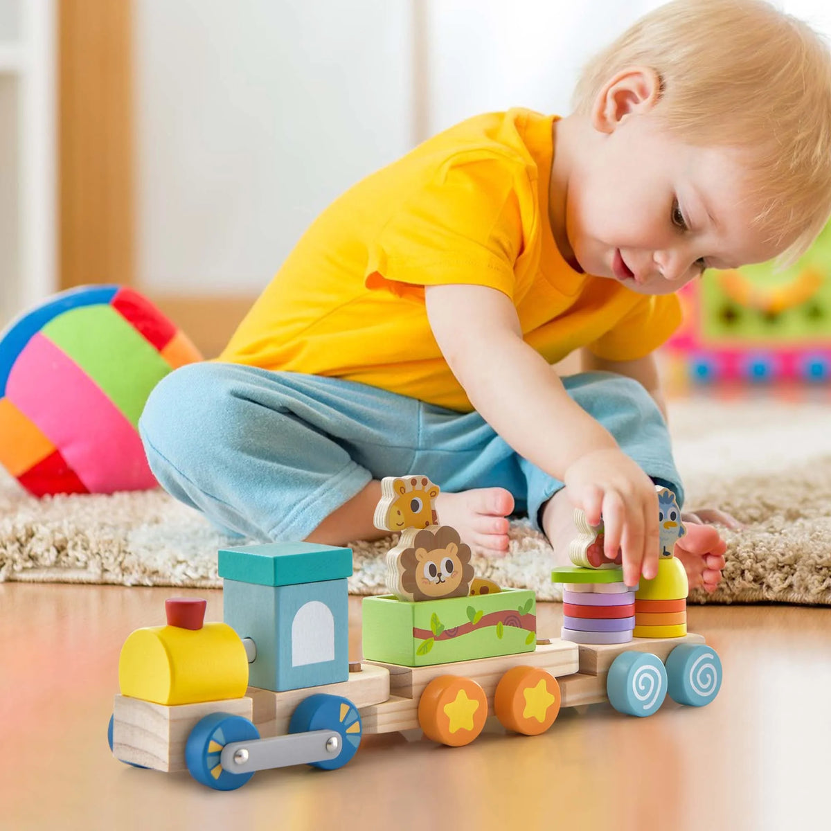 Wooden Stackable Train Set with Animal Toys & Locomotive O808011