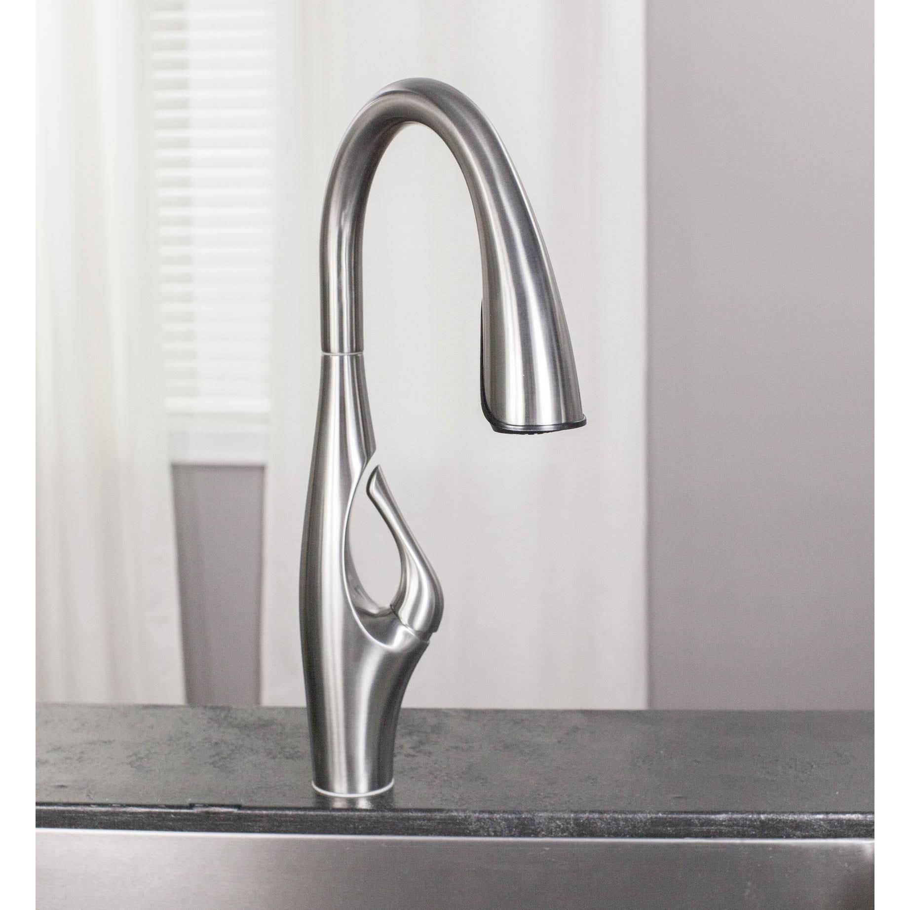 Black Pull-Down Kitchen Faucet E5591