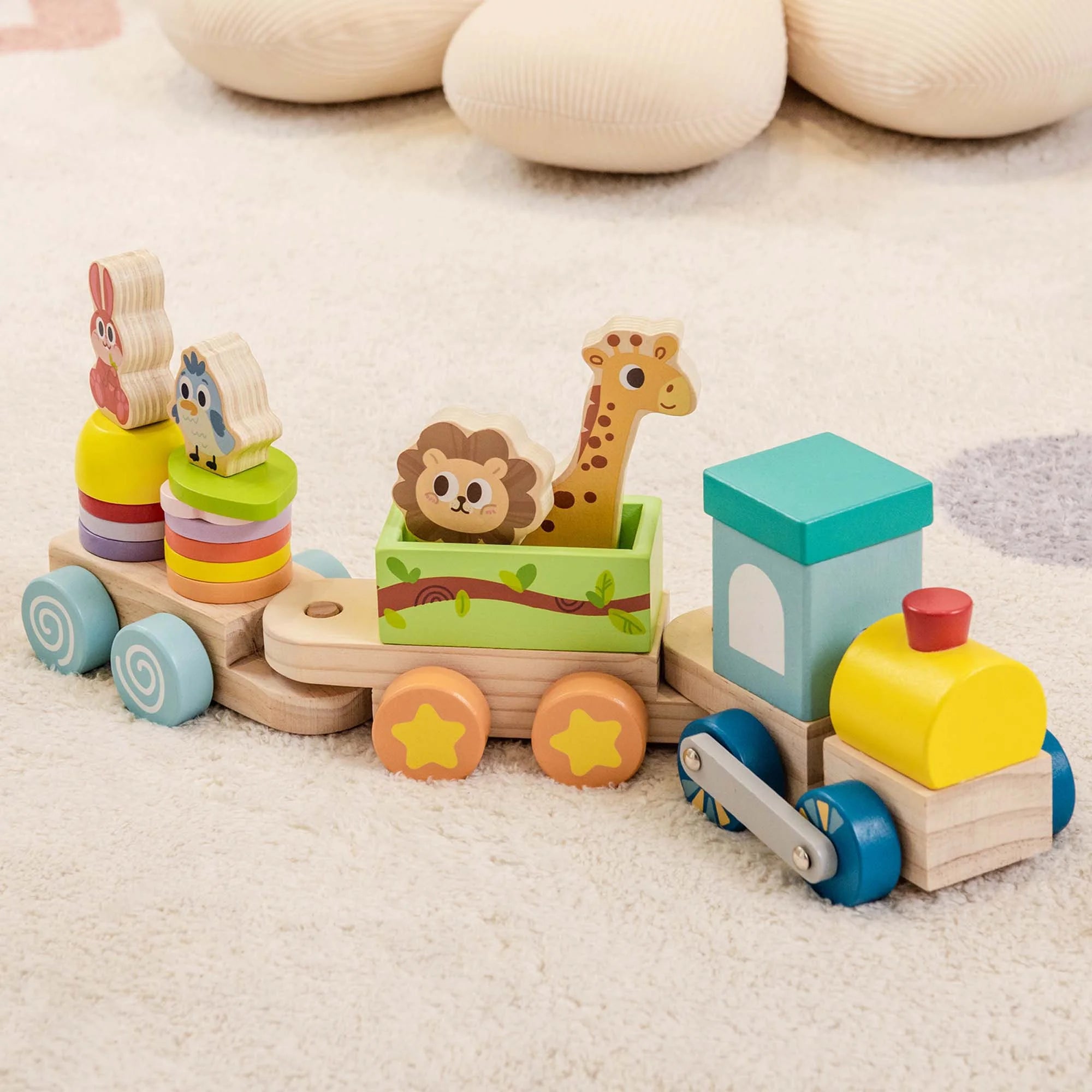 Wooden Stackable Train Set with Animal Toys & Locomotive O808011