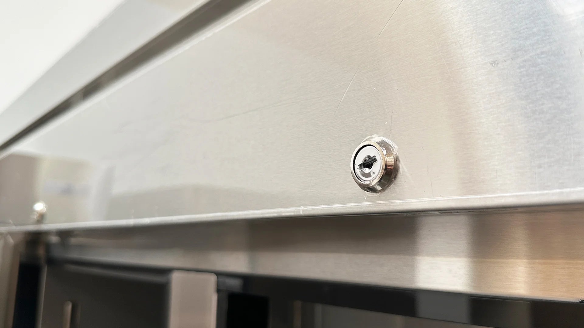55 inch 2 Door Reach-in Commercial Freezer Y551038