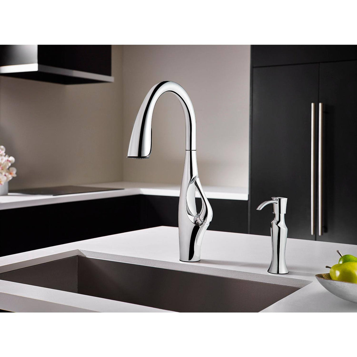 Black Pull-Down Kitchen Faucet E5591