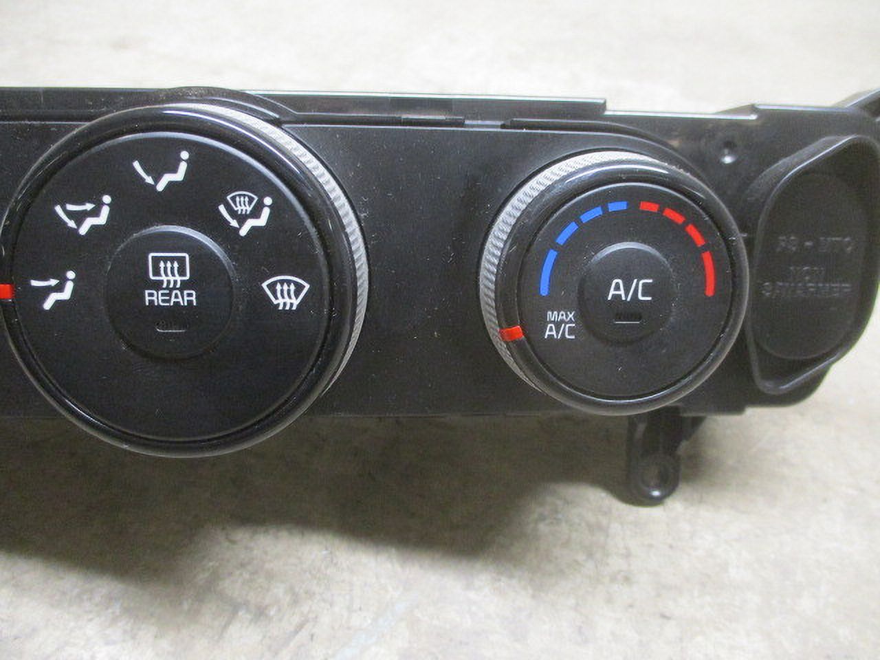 OEM Climate AC Heater Temperature Control M881