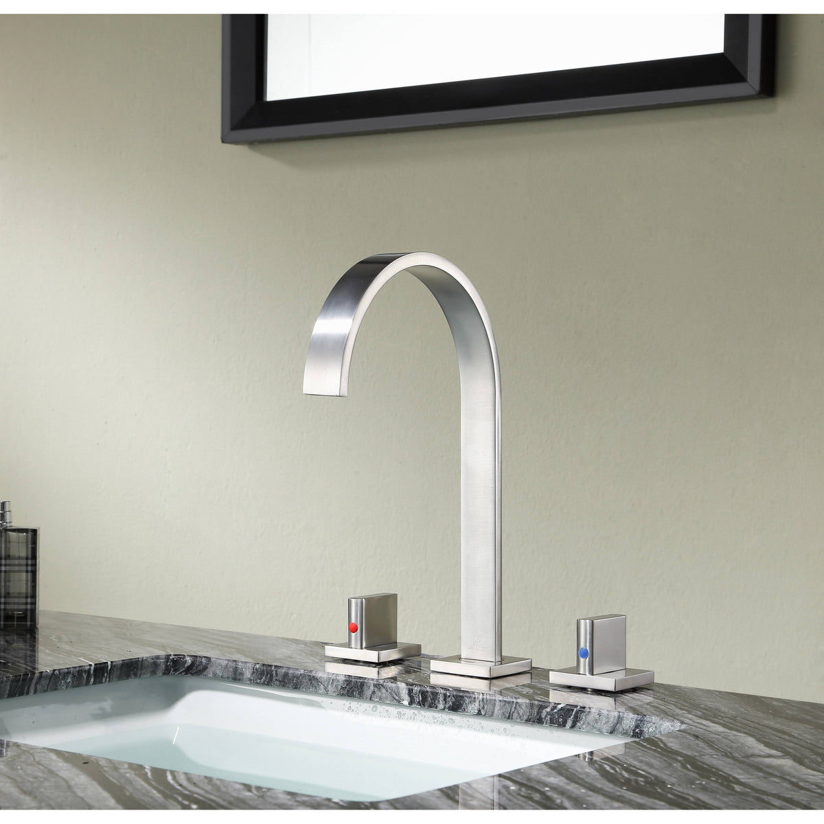 Polished Chrome Widespread 2-Handle Bathroom Faucet Y736419