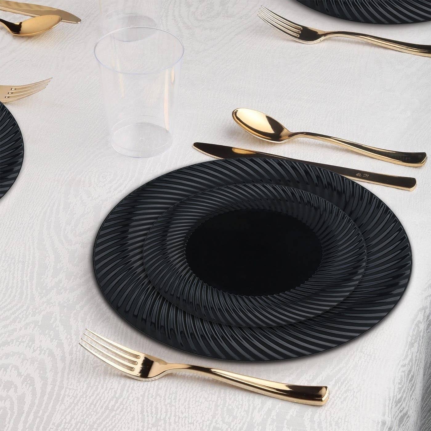 White Disposable Plastic Buffet Plates H73674