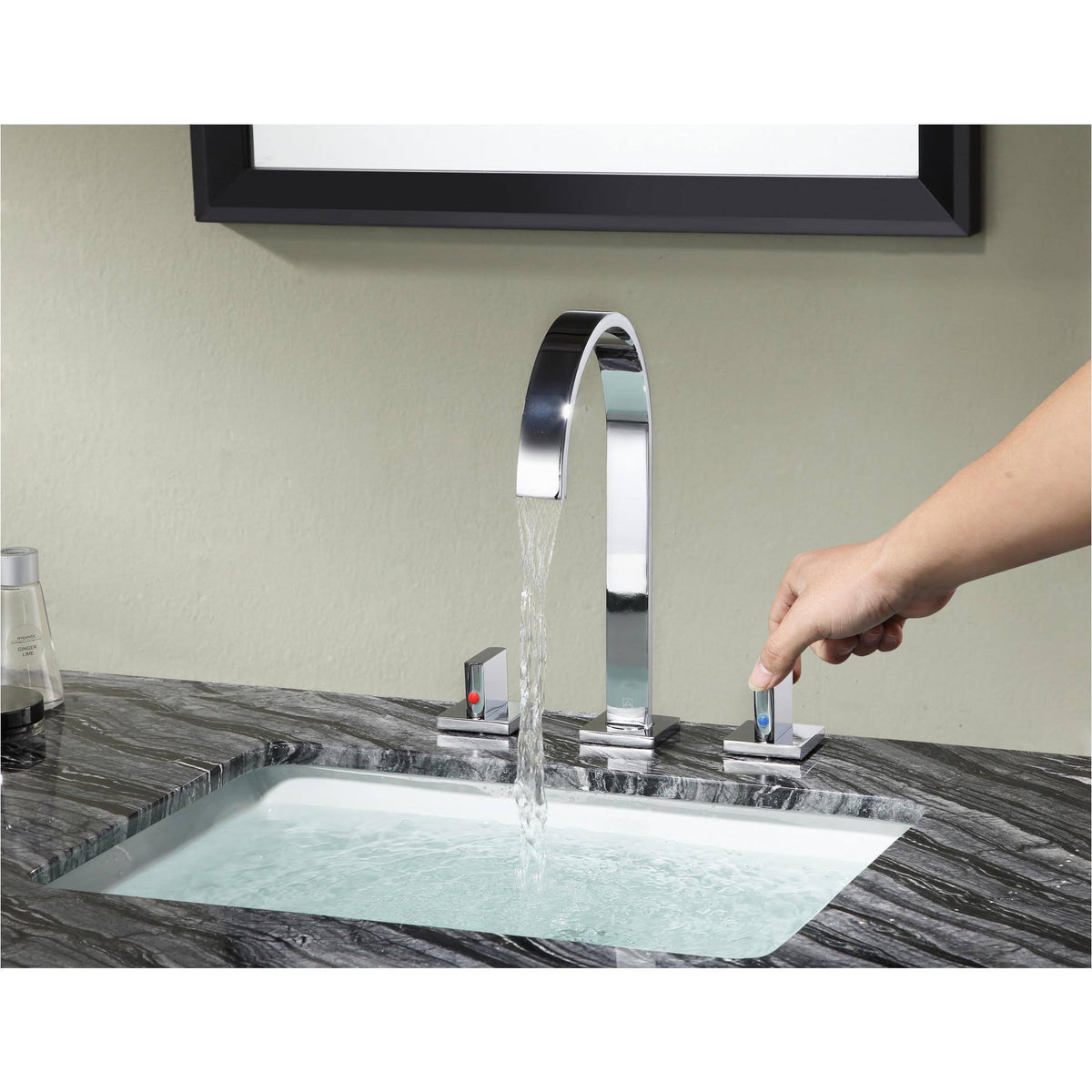 Polished Chrome Widespread 2-Handle Bathroom Faucet Y736419