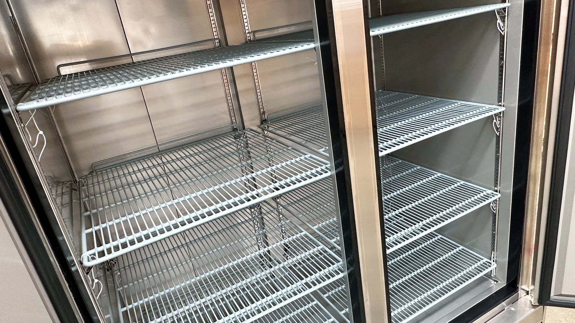 55 inch 2 Door Reach-in Commercial Freezer Y551038