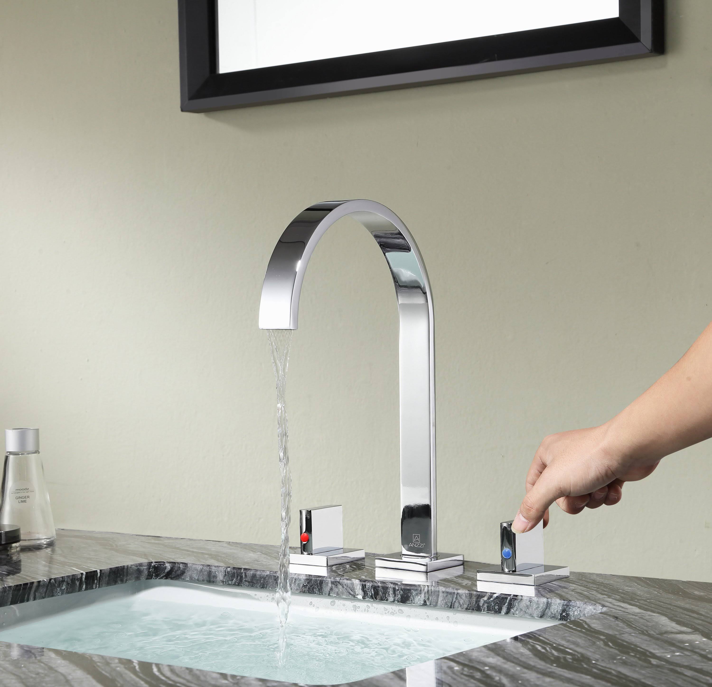Polished Chrome Widespread 2-Handle Bathroom Faucet Y736419